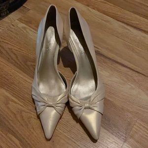 Aldo size 8.5 leather 3 inch pumps